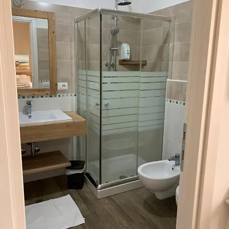 Etesia Nocleg ze śniadaniem Olbia