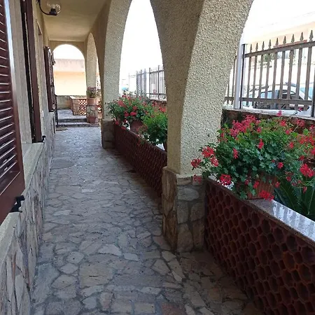 Etesia Nocleg ze śniadaniem Olbia
