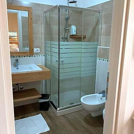فندق مبيت وإفطار Etesia 3*